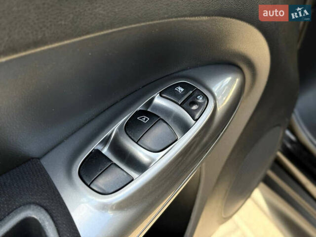 Ниссан Жук 2015 в Днепре (Днепропетровске) на Automoto.ua Черный Ниссан Жук, объемом двигателя 1.6 л и пробегом 61 тыс. км за 12200 $, фото 8 на Automoto.ua