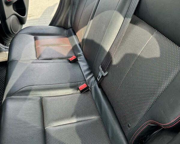 Черный Ниссан Жук, объемом двигателя 1.62 л и пробегом 70 тыс. км за 12500 $, фото 16 на Automoto.ua