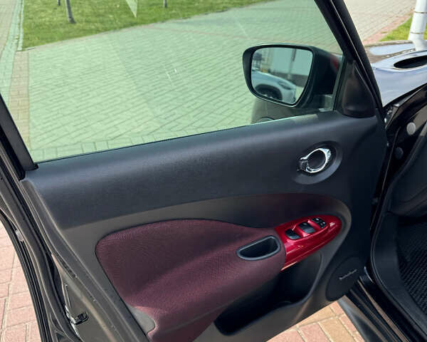 Черный Ниссан Жук, объемом двигателя 1.62 л и пробегом 70 тыс. км за 12500 $, фото 14 на Automoto.ua