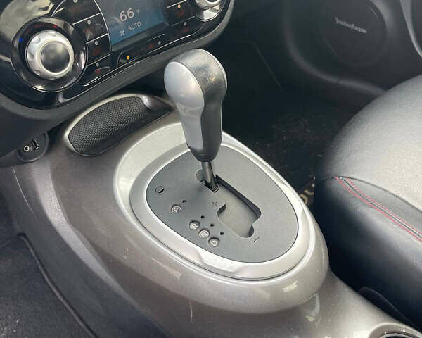 Черный Ниссан Жук, объемом двигателя 1.6 л и пробегом 120 тыс. км за 10900 $, фото 20 на Automoto.ua