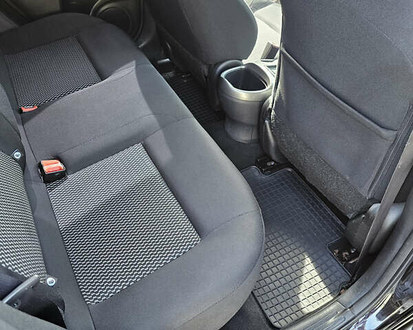 Черный Ниссан Жук, объемом двигателя 1.6 л и пробегом 120 тыс. км за 13333 $, фото 9 на Automoto.ua