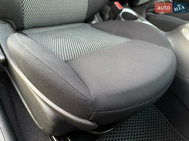 Чорний Ніссан Жук, об'ємом двигуна 1.6 л та пробігом 48 тис. км за 12999 $, фото 57 на Automoto.ua