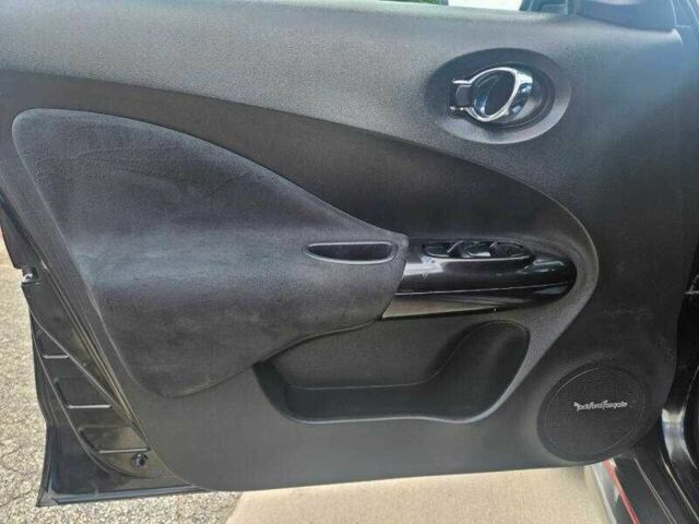 Черный Ниссан Жук, объемом двигателя 1.6 л и пробегом 88 тыс. км за 3950 $, фото 7 на Automoto.ua