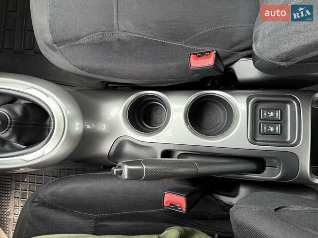 Черный Ниссан Жук, объемом двигателя 1.6 л и пробегом 80 тыс. км за 12222 $, фото 27 на Automoto.ua