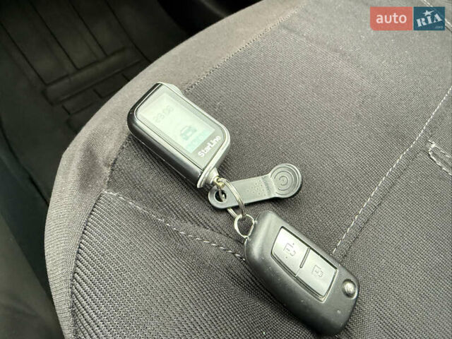 Черный Ниссан Жук, объемом двигателя 1.6 л и пробегом 80 тыс. км за 12222 $, фото 23 на Automoto.ua