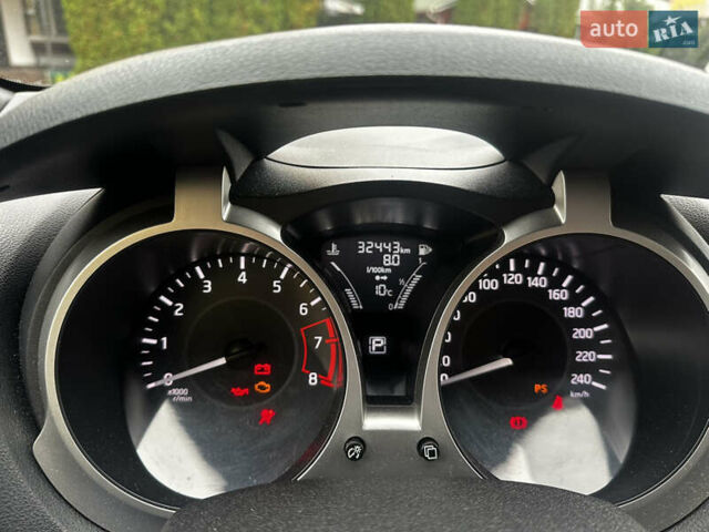 Черный Ниссан Жук, объемом двигателя 1.6 л и пробегом 32 тыс. км за 14500 $, фото 12 на Automoto.ua