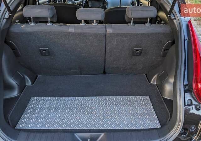 Фиолетовый Ниссан Жук, объемом двигателя 1.6 л и пробегом 252 тыс. км за 10300 $, фото 11 на Automoto.ua