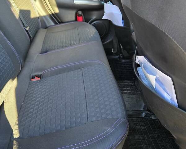 Фиолетовый Ниссан Жук, объемом двигателя 1.62 л и пробегом 170 тыс. км за 10800 $, фото 11 на Automoto.ua