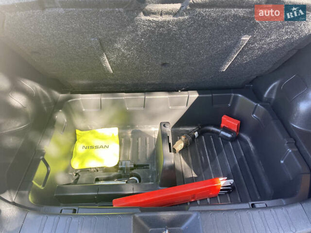 Коричневый Ниссан Жук, объемом двигателя 1.5 л и пробегом 235 тыс. км за 9100 $, фото 17 на Automoto.ua