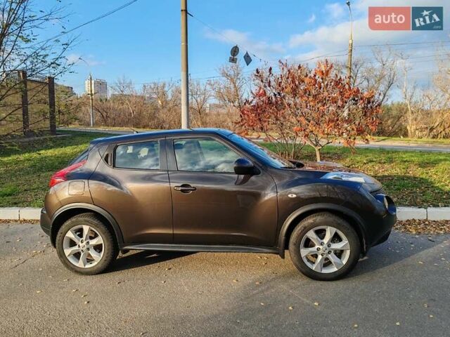 Коричневый Ниссан Жук, объемом двигателя 1.6 л и пробегом 92 тыс. км за 13700 $, фото 1 на Automoto.ua