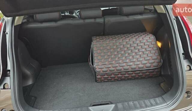 Коричневый Ниссан Жук, объемом двигателя 1.6 л и пробегом 46 тыс. км за 15700 $, фото 13 на Automoto.ua