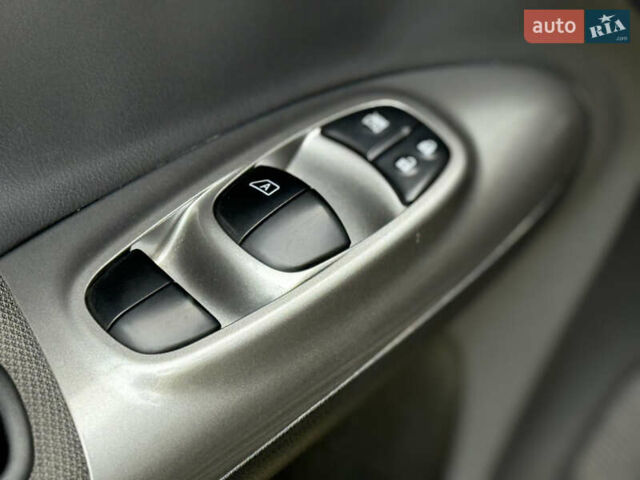 Коричневый Ниссан Жук, объемом двигателя 1.6 л и пробегом 85 тыс. км за 15700 $, фото 21 на Automoto.ua