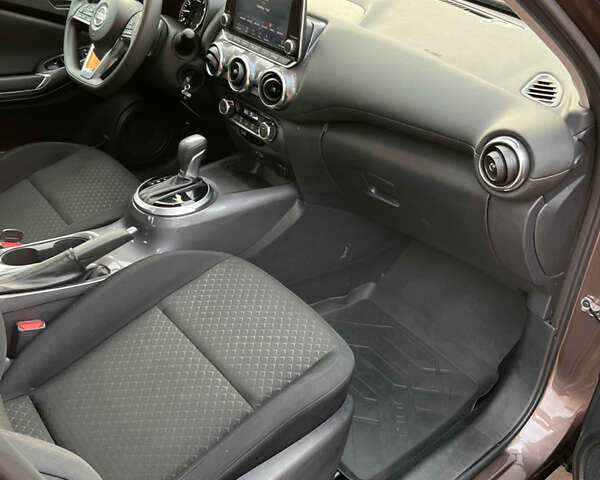 Коричневий Ніссан Жук, об'ємом двигуна 1 л та пробігом 50 тис. км за 19900 $, фото 9 на Automoto.ua