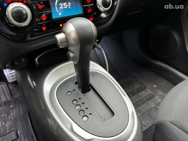 Красный Ниссан Жук, объемом двигателя 1.6 л и пробегом 131 тыс. км за 9990 $, фото 17 на Automoto.ua