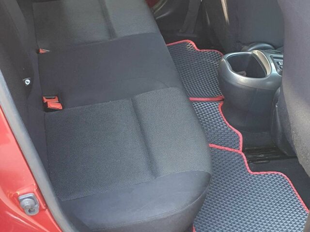 Красный Ниссан Жук, объемом двигателя 1.6 л и пробегом 135 тыс. км за 11500 $, фото 14 на Automoto.ua