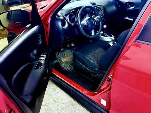 Красный Ниссан Жук, объемом двигателя 1.6 л и пробегом 45 тыс. км за 9000 $, фото 3 на Automoto.ua