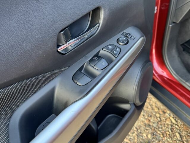 Красный Ниссан Жук, объемом двигателя 1.6 л и пробегом 82 тыс. км за 14700 $, фото 7 на Automoto.ua