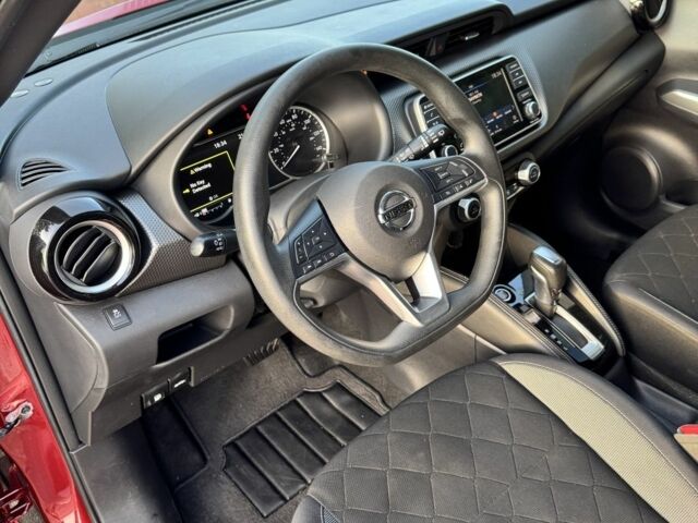 Красный Ниссан Жук, объемом двигателя 1.6 л и пробегом 82 тыс. км за 14700 $, фото 4 на Automoto.ua