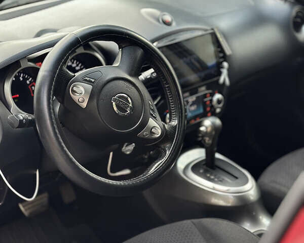 Червоний Ніссан Жук, об'ємом двигуна 1.6 л та пробігом 151 тис. км за 10000 $, фото 24 на Automoto.ua