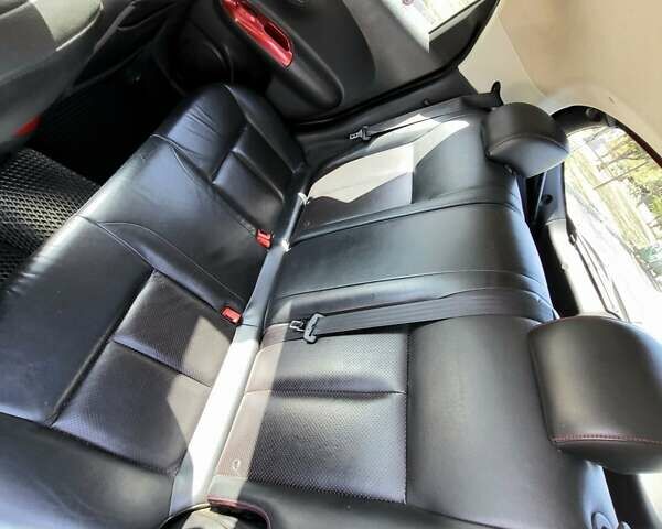 Червоний Ніссан Жук, об'ємом двигуна 1.62 л та пробігом 150 тис. км за 8699 $, фото 4 на Automoto.ua