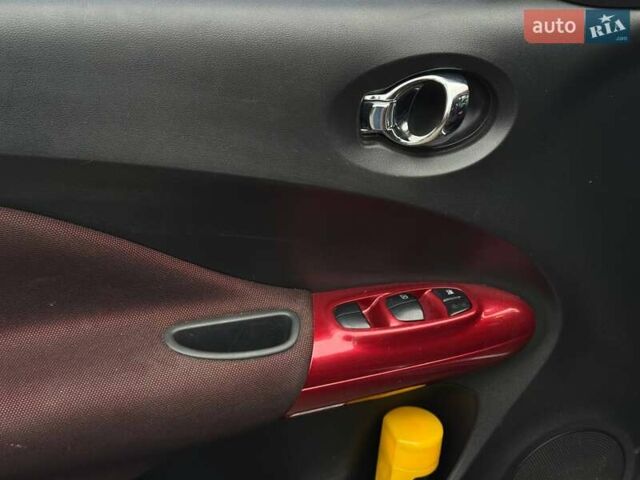 Красный Ниссан Жук, объемом двигателя 1.62 л и пробегом 130 тыс. км за 9999 $, фото 15 на Automoto.ua