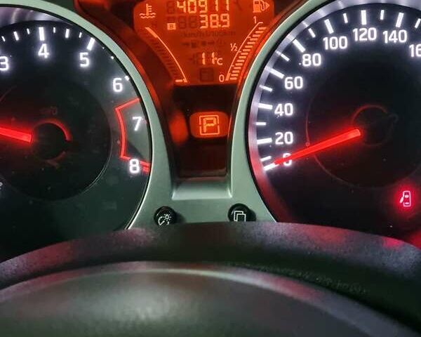 Красный Ниссан Жук, объемом двигателя 1.6 л и пробегом 41 тыс. км за 12999 $, фото 3 на Automoto.ua