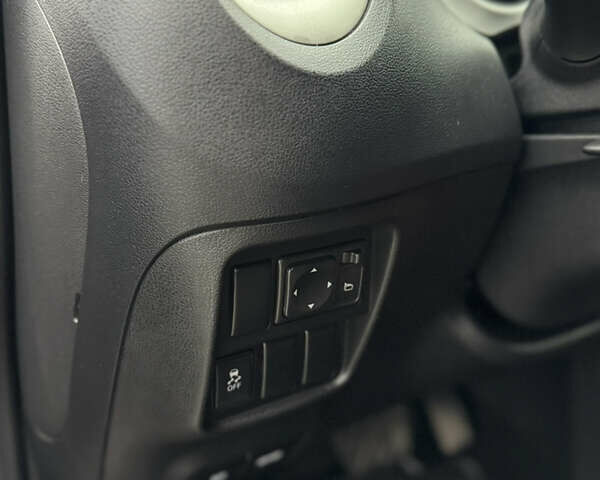 Червоний Ніссан Жук, об'ємом двигуна 1.6 л та пробігом 145 тис. км за 7700 $, фото 16 на Automoto.ua