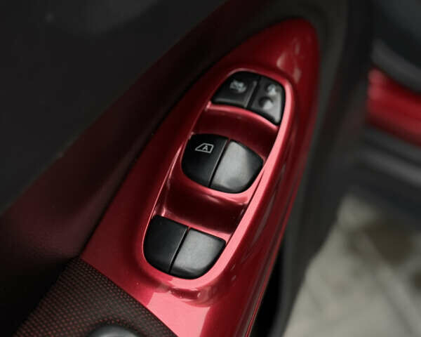 Червоний Ніссан Жук, об'ємом двигуна 1.6 л та пробігом 145 тис. км за 7700 $, фото 10 на Automoto.ua