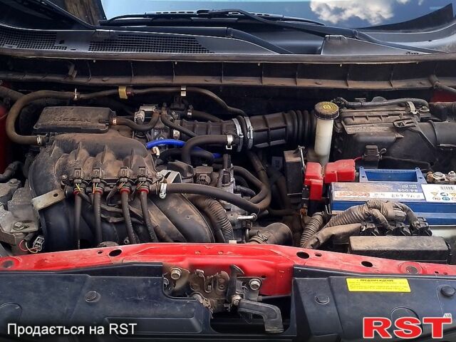 Красный Ниссан Жук, объемом двигателя 1.6 л и пробегом 117 тыс. км за 11100 $, фото 1 на Automoto.ua