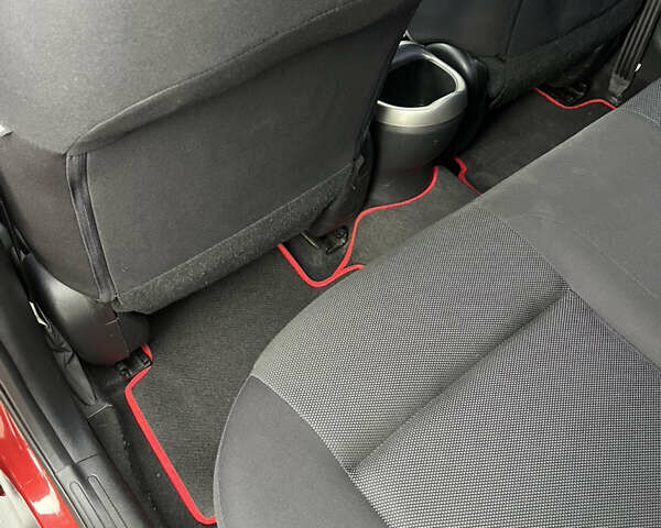 Красный Ниссан Жук, объемом двигателя 1.6 л и пробегом 199 тыс. км за 9800 $, фото 11 на Automoto.ua