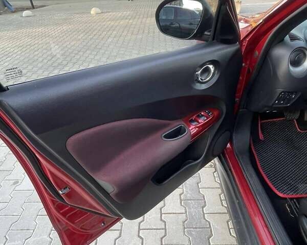 Красный Ниссан Жук, объемом двигателя 1.6 л и пробегом 117 тыс. км за 10200 $, фото 11 на Automoto.ua