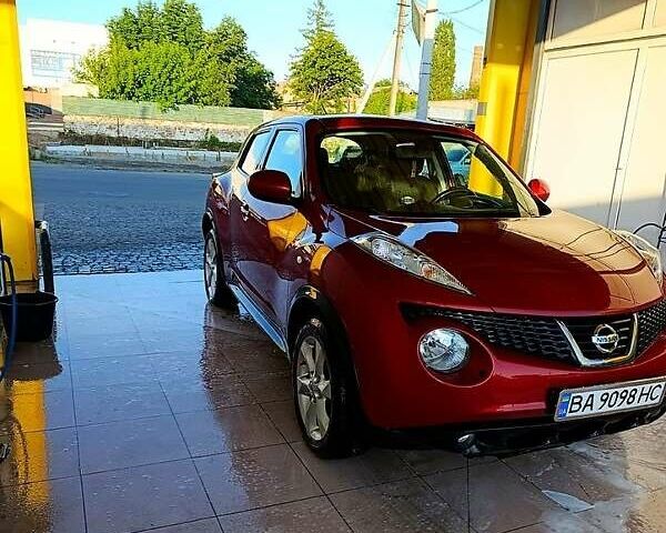 Красный Ниссан Жук, объемом двигателя 1.6 л и пробегом 150 тыс. км за 10200 $, фото 2 на Automoto.ua