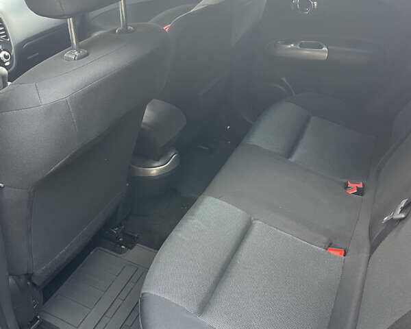 Красный Ниссан Жук, объемом двигателя 1.6 л и пробегом 98 тыс. км за 11500 $, фото 12 на Automoto.ua