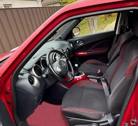 Червоний Ніссан Жук, об'ємом двигуна 1.6 л та пробігом 211 тис. км за 10500 $, фото 7 на Automoto.ua