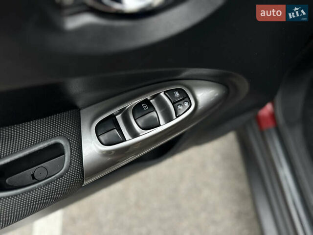 Красный Ниссан Жук, объемом двигателя 1.6 л и пробегом 130 тыс. км за 10500 $, фото 33 на Automoto.ua