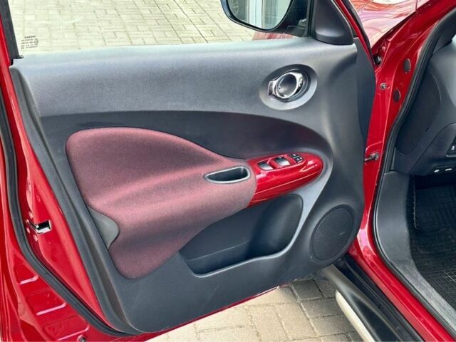 Красный Ниссан Жук, объемом двигателя 1.6 л и пробегом 123 тыс. км за 9000 $, фото 13 на Automoto.ua