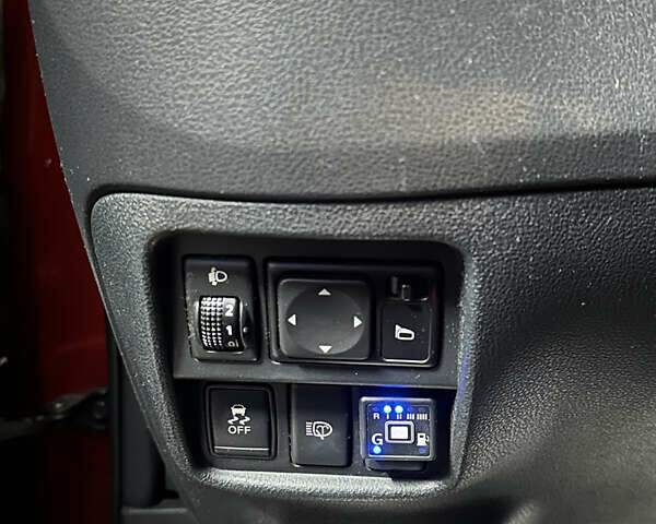 Красный Ниссан Жук, объемом двигателя 1.6 л и пробегом 181 тыс. км за 10499 $, фото 12 на Automoto.ua