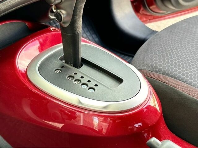 Красный Ниссан Жук, объемом двигателя 1.6 л и пробегом 123 тыс. км за 9000 $, фото 15 на Automoto.ua