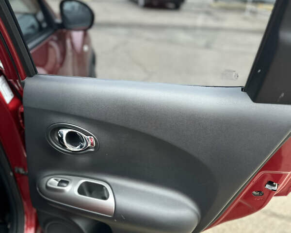 Красный Ниссан Жук, объемом двигателя 1.6 л и пробегом 130 тыс. км за 9999 $, фото 20 на Automoto.ua