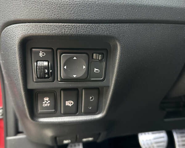 Красный Ниссан Жук, объемом двигателя 1.6 л и пробегом 130 тыс. км за 9999 $, фото 12 на Automoto.ua