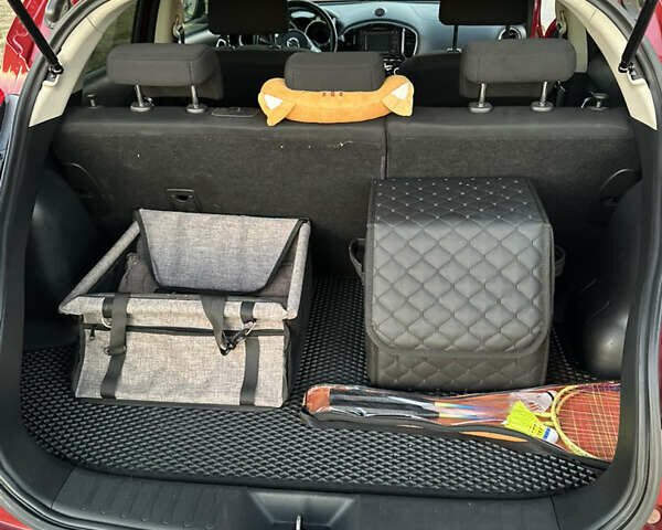 Красный Ниссан Жук, объемом двигателя 1.6 л и пробегом 168 тыс. км за 10900 $, фото 7 на Automoto.ua