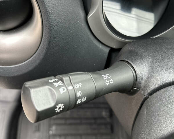 Красный Ниссан Жук, объемом двигателя 1.6 л и пробегом 130 тыс. км за 9999 $, фото 13 на Automoto.ua