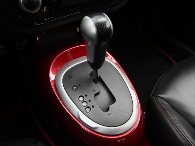 Красный Ниссан Жук, объемом двигателя 1.6 л и пробегом 154 тыс. км за 9700 $, фото 13 на Automoto.ua