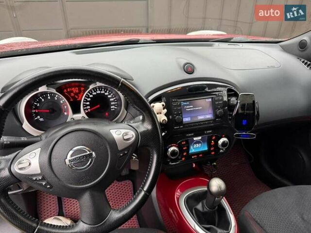 Червоний Ніссан Жук, об'ємом двигуна 1.6 л та пробігом 211 тис. км за 10500 $, фото 6 на Automoto.ua