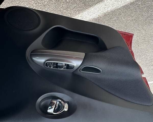 Красный Ниссан Жук, объемом двигателя 1.6 л и пробегом 117 тыс. км за 9900 $, фото 2 на Automoto.ua