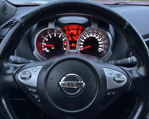 Красный Ниссан Жук, объемом двигателя 1.6 л и пробегом 96 тыс. км за 11200 $, фото 18 на Automoto.ua