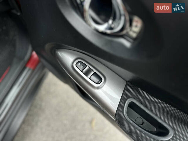 Красный Ниссан Жук, объемом двигателя 1.6 л и пробегом 130 тыс. км за 10500 $, фото 43 на Automoto.ua