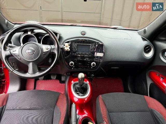 Червоний Ніссан Жук, об'ємом двигуна 1.6 л та пробігом 211 тис. км за 10500 $, фото 5 на Automoto.ua