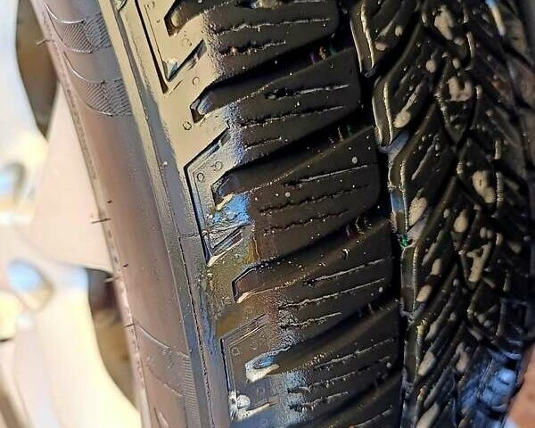 Красный Ниссан Жук, объемом двигателя 1.6 л и пробегом 150 тыс. км за 10200 $, фото 7 на Automoto.ua