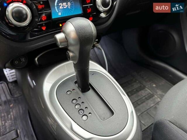 Красный Ниссан Жук, объемом двигателя 1.6 л и пробегом 131 тыс. км за 9990 $, фото 18 на Automoto.ua